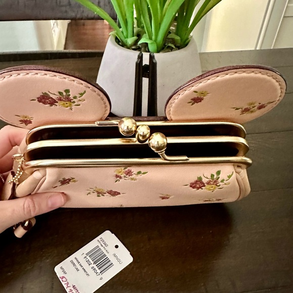NWT Coach x Disney Limited Edition Minnie Mouse Wristlet Clutch - Picture 7 of 8